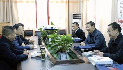 新春送暖寄厚望 施秉縣委書記肖俊一行赴縣文聯調研，共話文藝創作新篇章